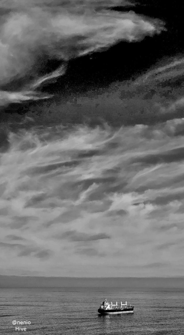clouds-sea-010-bw.jpg