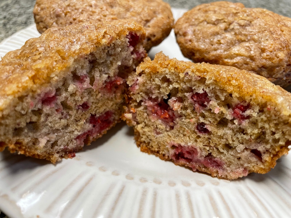 banana-raspberry-muffins-1 (1).jpg