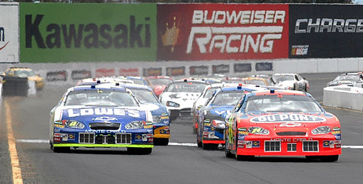 512px-Nascar_Green_Flag_and_Sonoma_Raceway_2_photo_D_Ramey_Logan.jpg