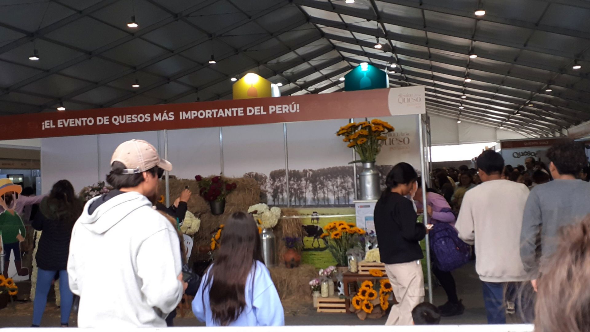 1qb. salón del queso Perú_waralwa.jpg