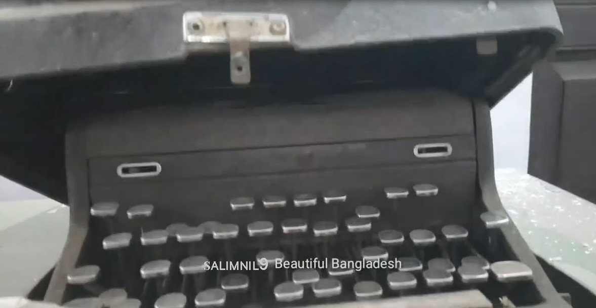 typewriter.JPG