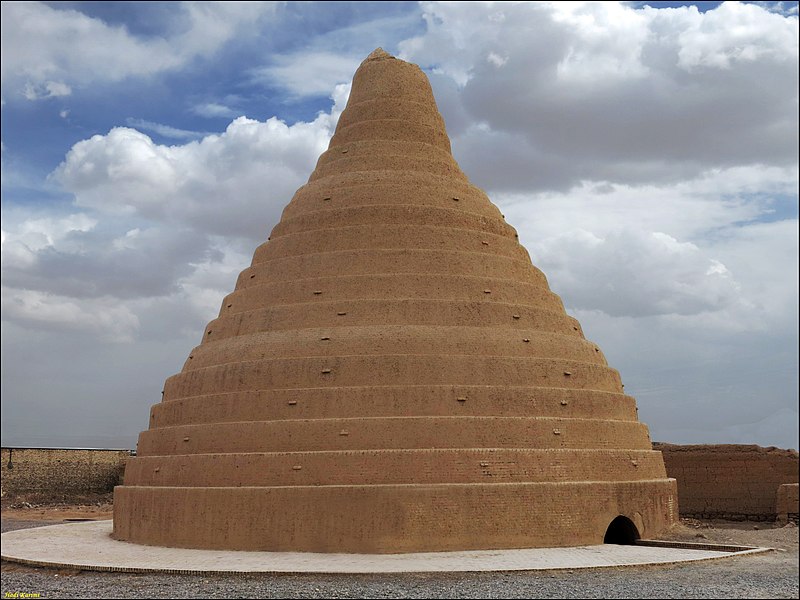 Yakhchal_(ice_storer)_of_Abarkooh_یخچال_خشتی_ابرکوه_-_panoramio.jpg