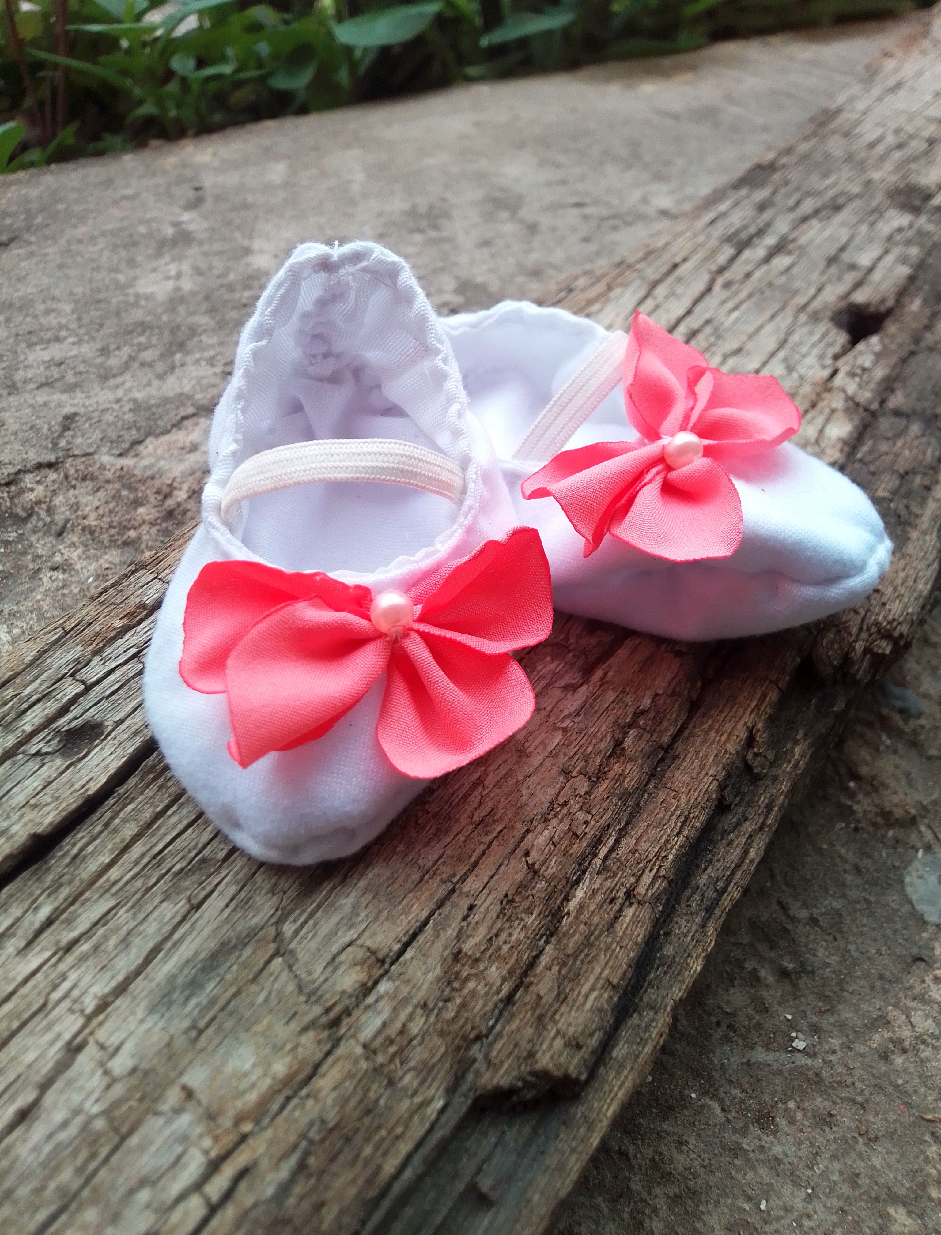 ✨🌸Bonitos escarpines niñas recién nacidas, primer intento// Pretty shoes for girl, first attempt.✨🌸 — Hive