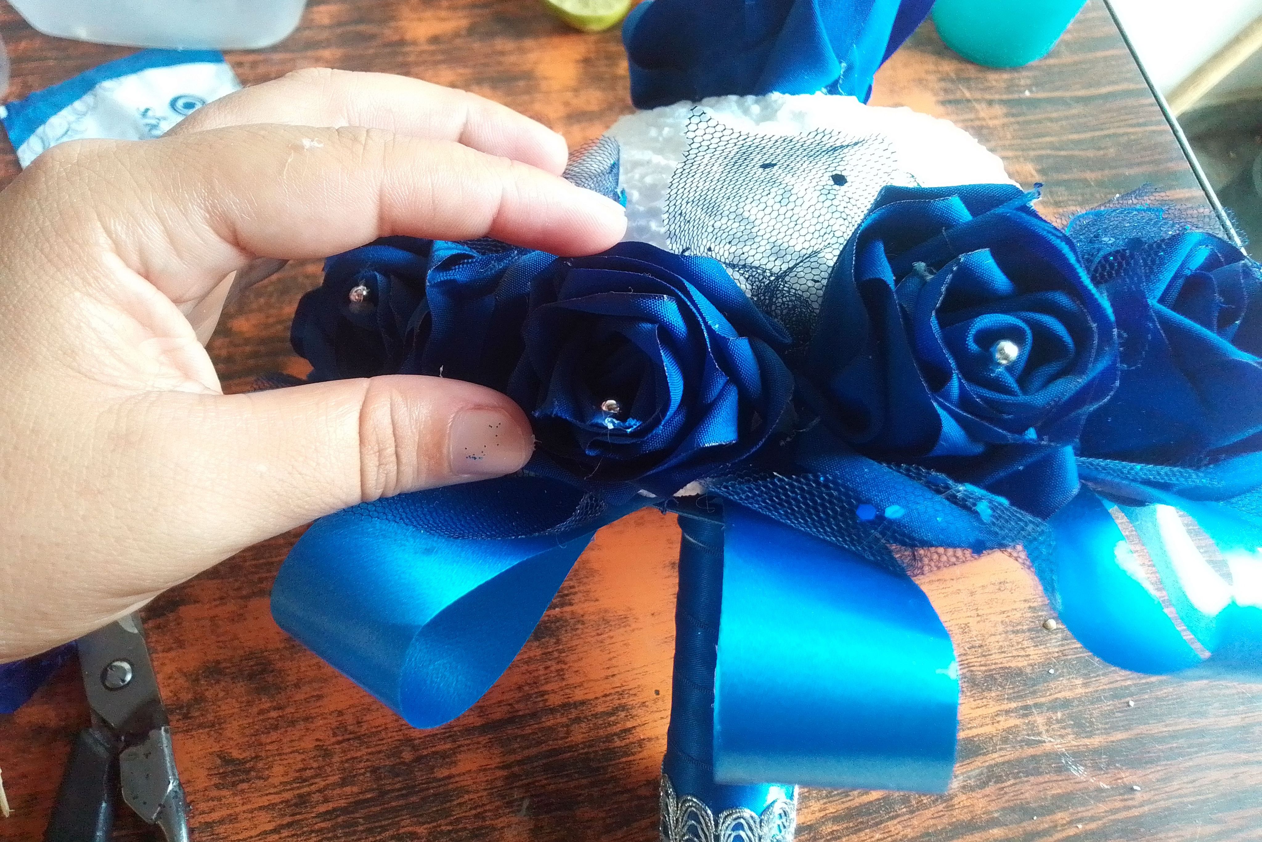 Tutorial: Bouquet de flores eternas color azul, para quinceañeras//Bouquet  of eternal blue flowers, for quinceañeras. — Hive