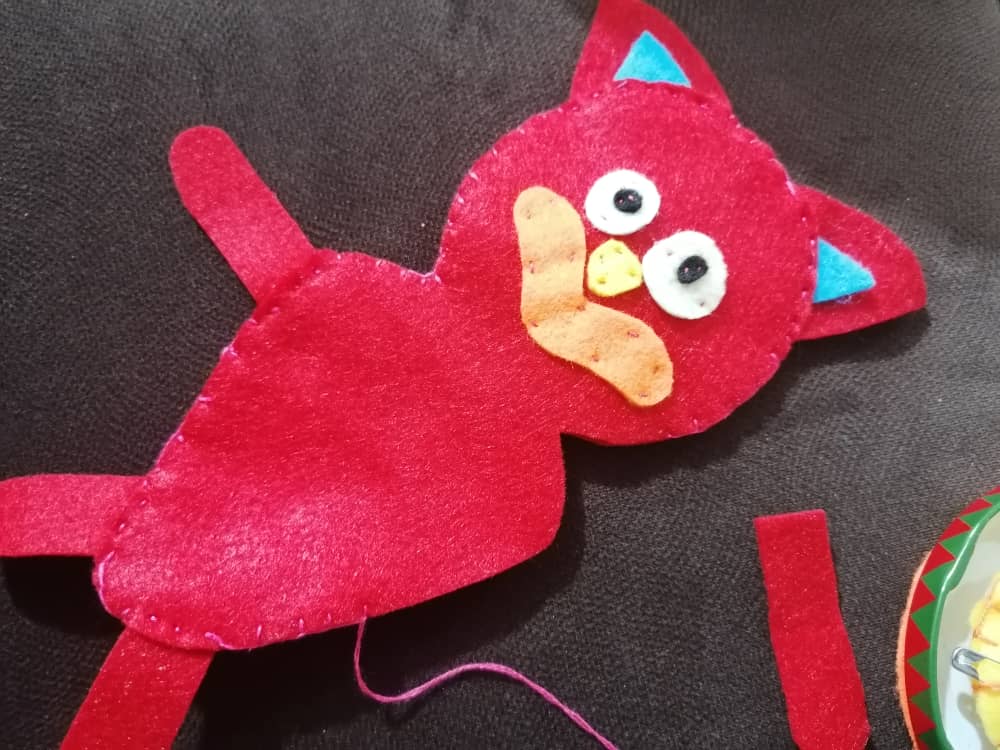 diy-cat-felt5 (11).jpeg