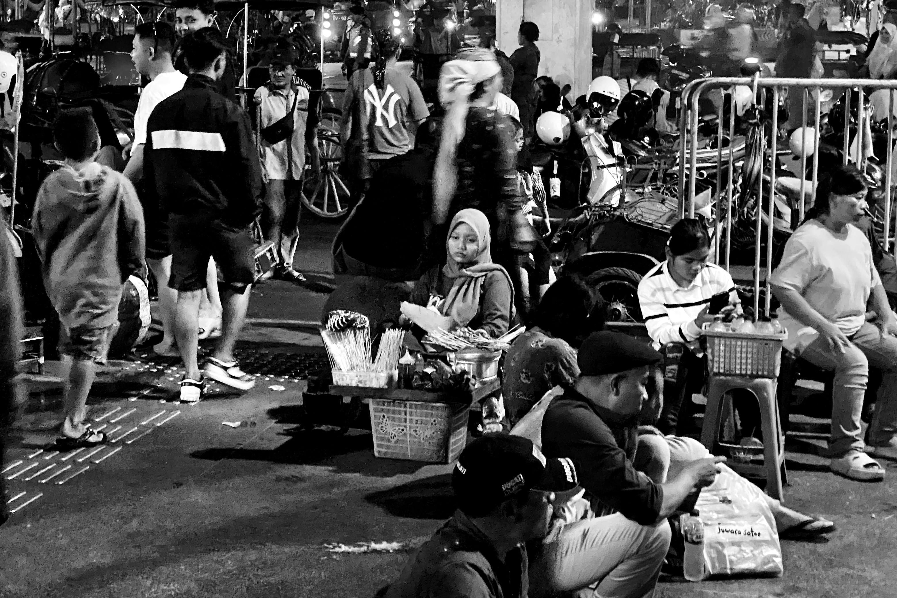 Monomad Challenge-Satay Seller in the Crowd