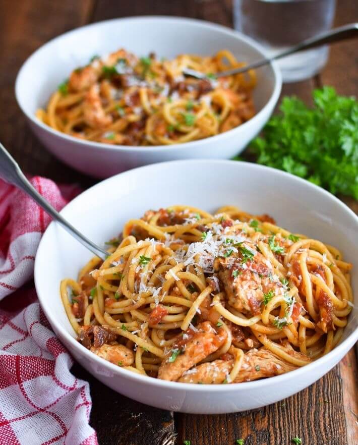 pasta-pollo-tomate-receta.jpg