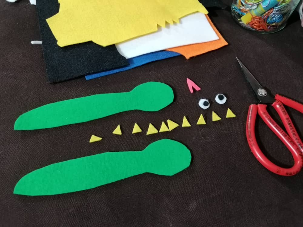 diy-felt-snake (18).jpeg