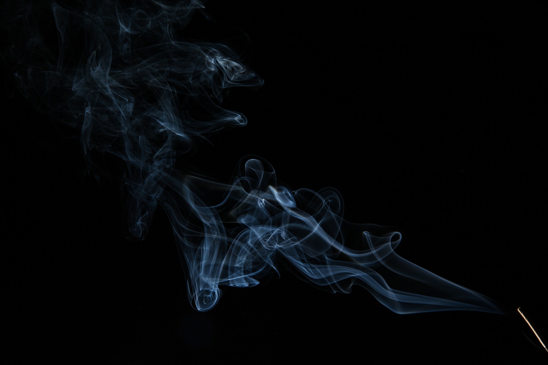 smoke-376543_1920.jpg
