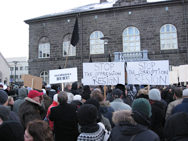 Iceland protesters during Financial crisis 2008 Haukurth 3.0.jpg