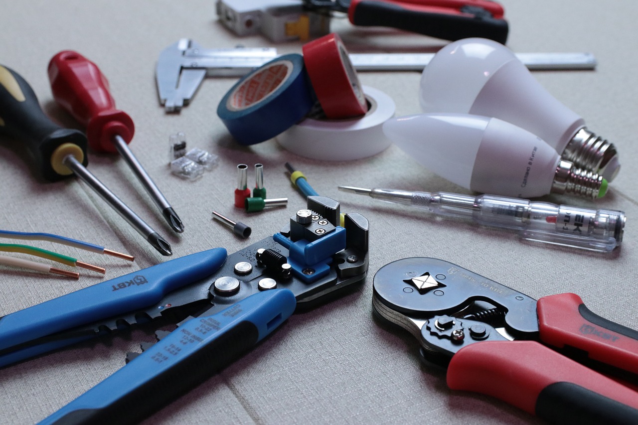 electrician-3087536_1280.jpg