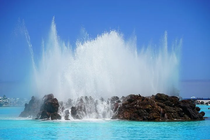 fountain-461552__480.webp