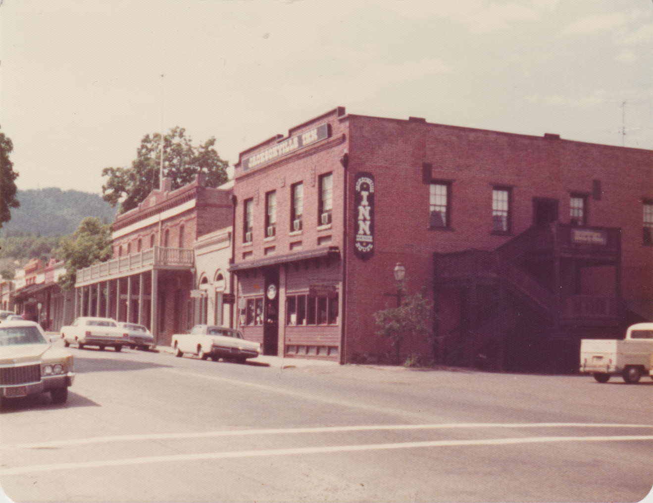 1975-07 - Random photos, man, lady, downtown somewhere, living room with piano, eagle, clock, house, car, no date, 7pics-1 - Jacksonville Inn, Medford Oregon.png