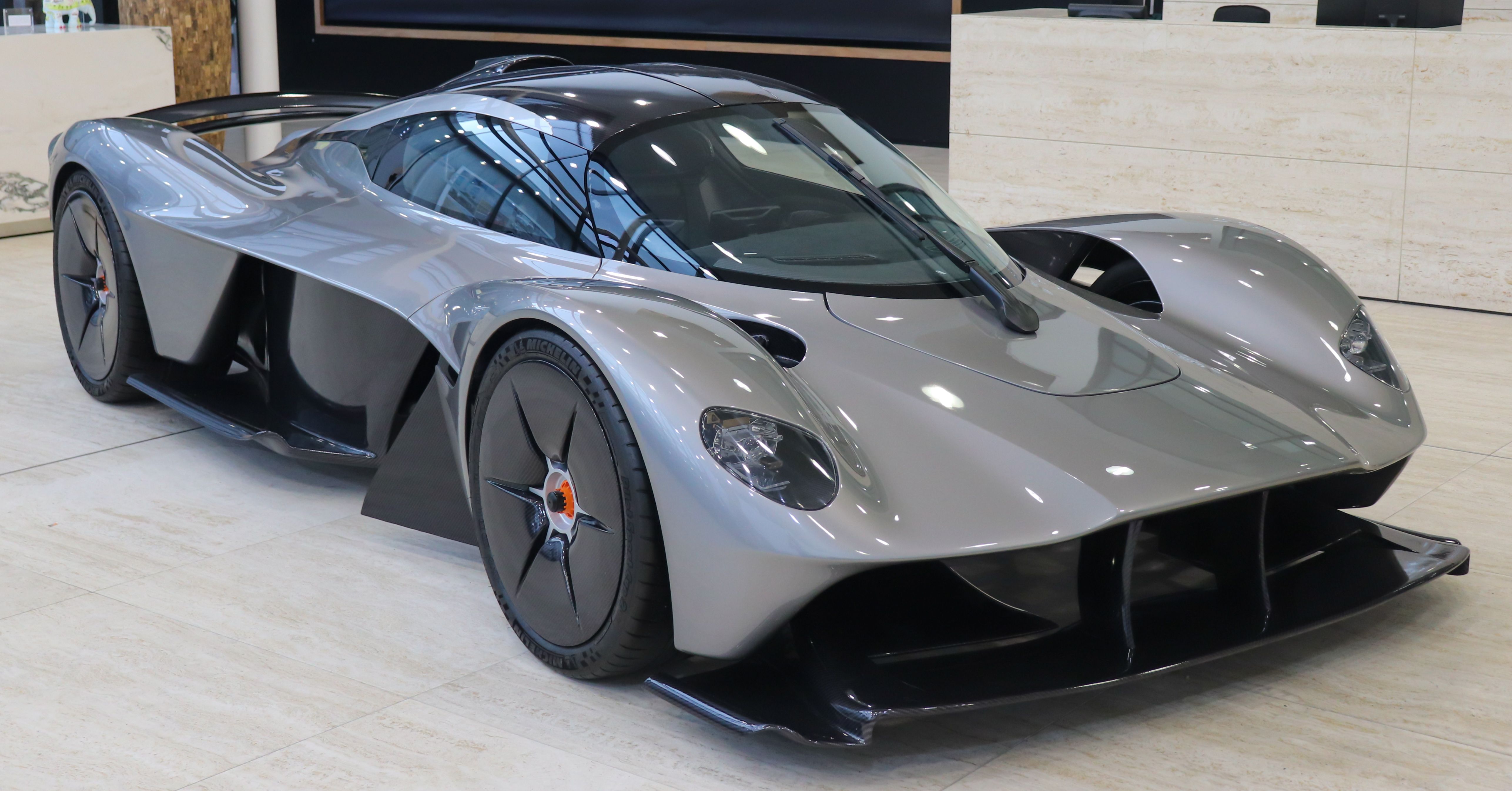 2019_Aston_Martin_Valkyrie_AMR_Pro_6.5_Front-via-Pinterest.jpg