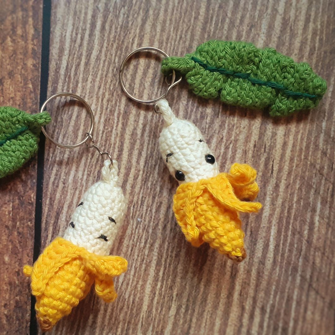 bananas llavero a crochet o ganchillo.free pattern.Diana Huaranca.jpg