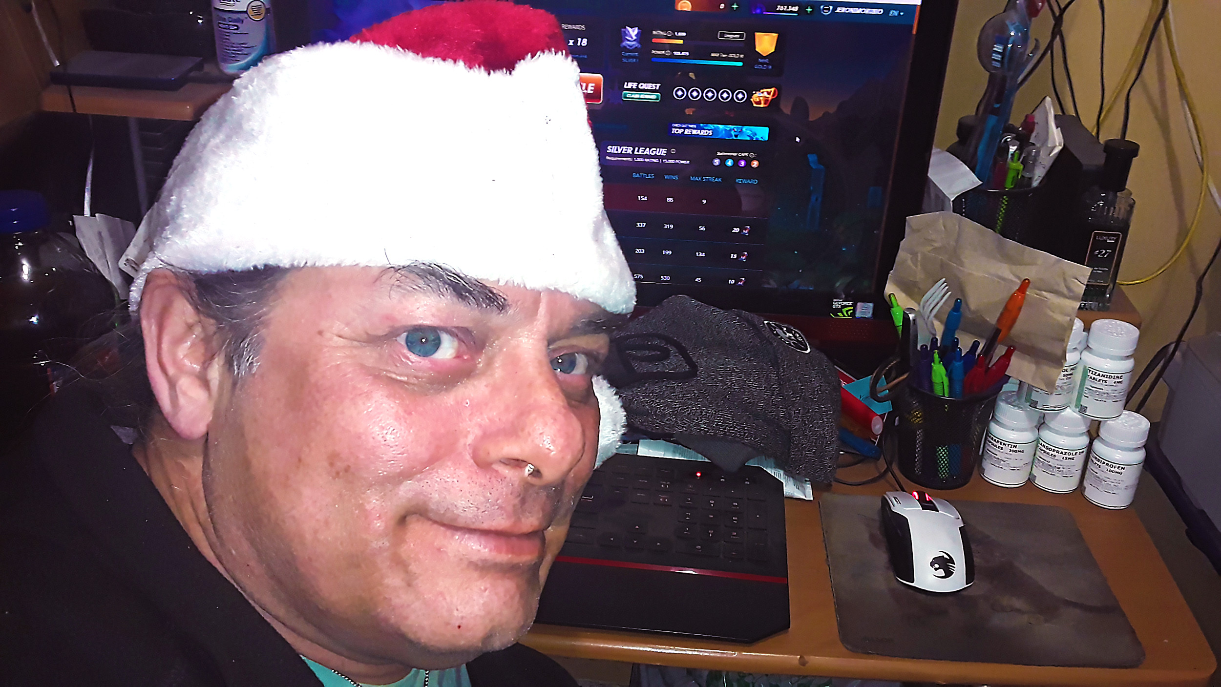 splinterlands, decisions, gaming, community, holidays, christmas, stimulus, santa hat, choices, life, hallmark, dtube, steem, streemie, video, gaming video, jeronimorubio, jeronimo rubio (216).jpg