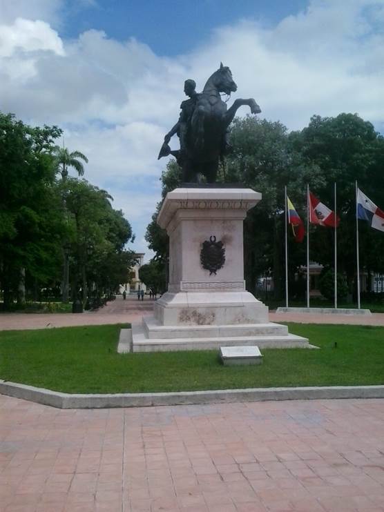 estatua de Simón Bolivar.jpg