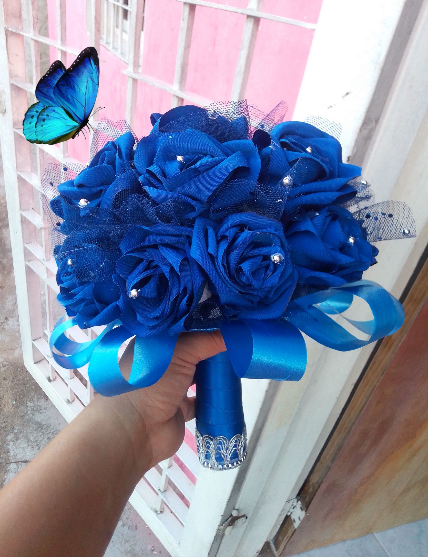 Tutorial: Bouquet de flores eternas color azul, para quinceañeras//Bouquet  of eternal blue flowers, for quinceañeras. — Hive