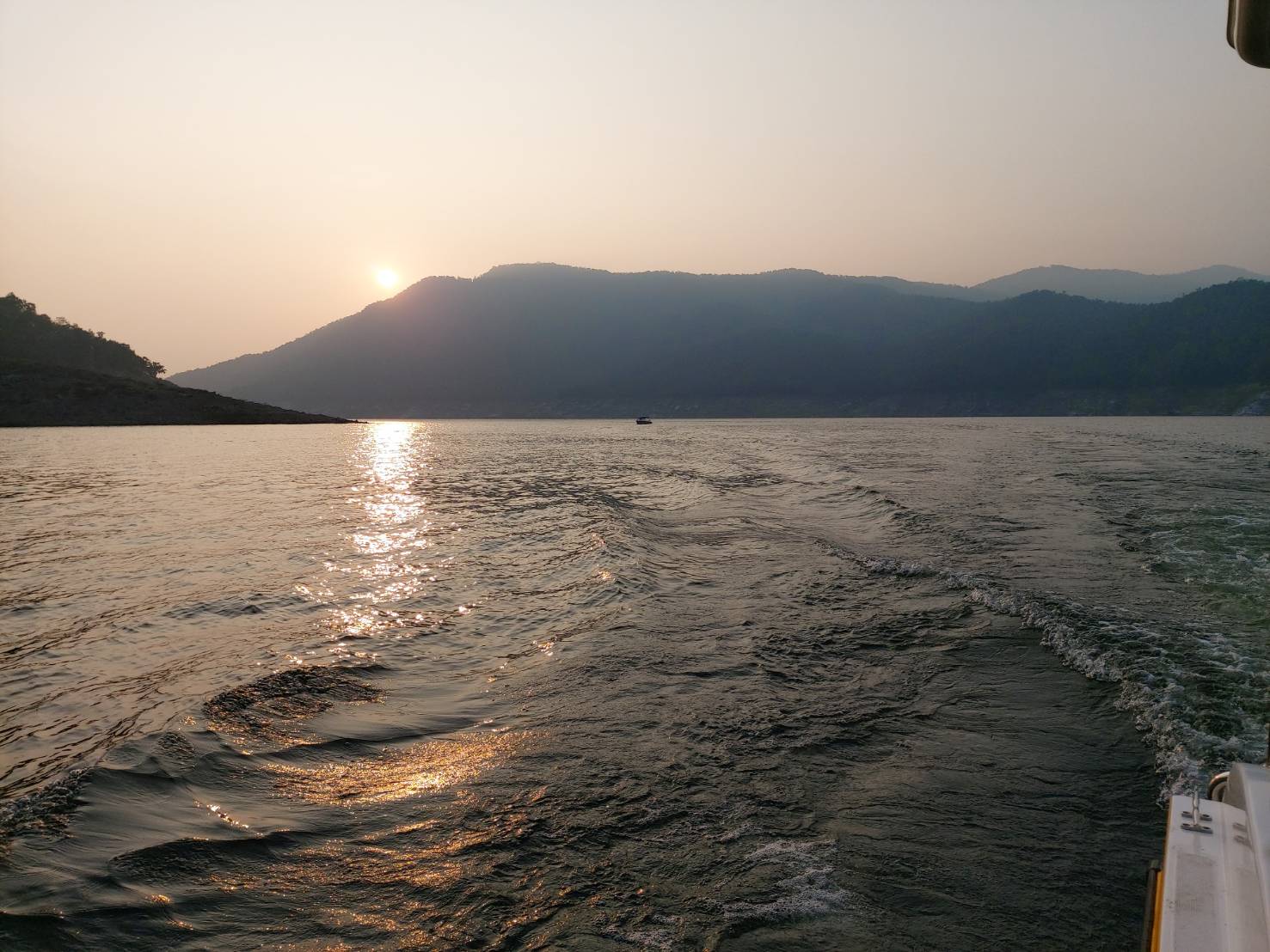 Magnificent Sunset from a Boat18.jpg