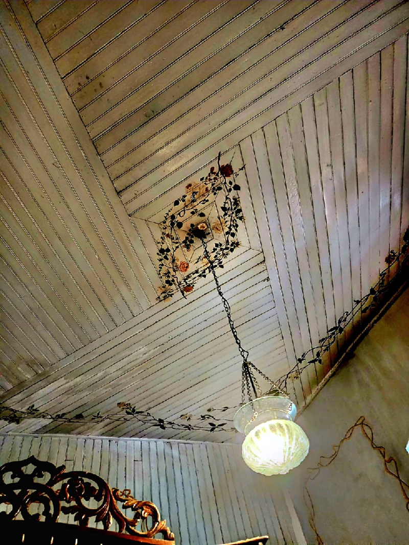  "ceiling.jpg"