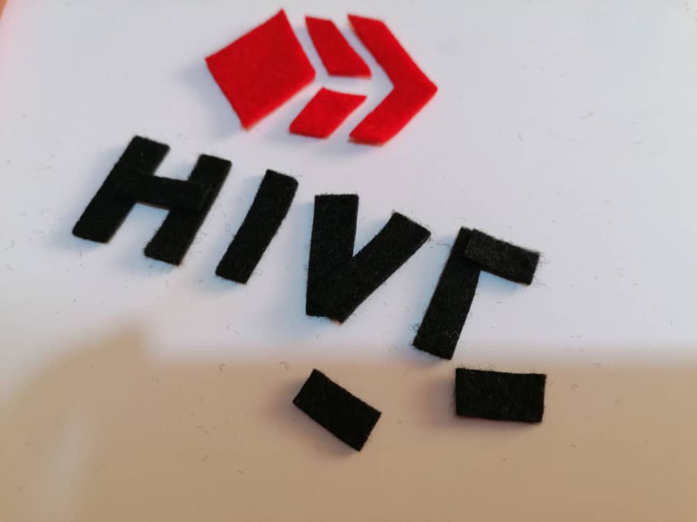 diy-hivelogo-felt3 (11).jpeg