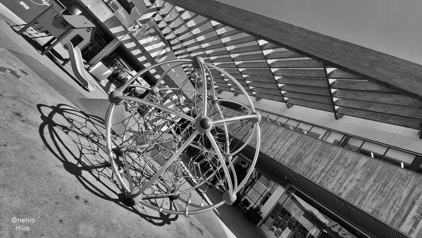 geometry-mall-001-bw-2.jpg