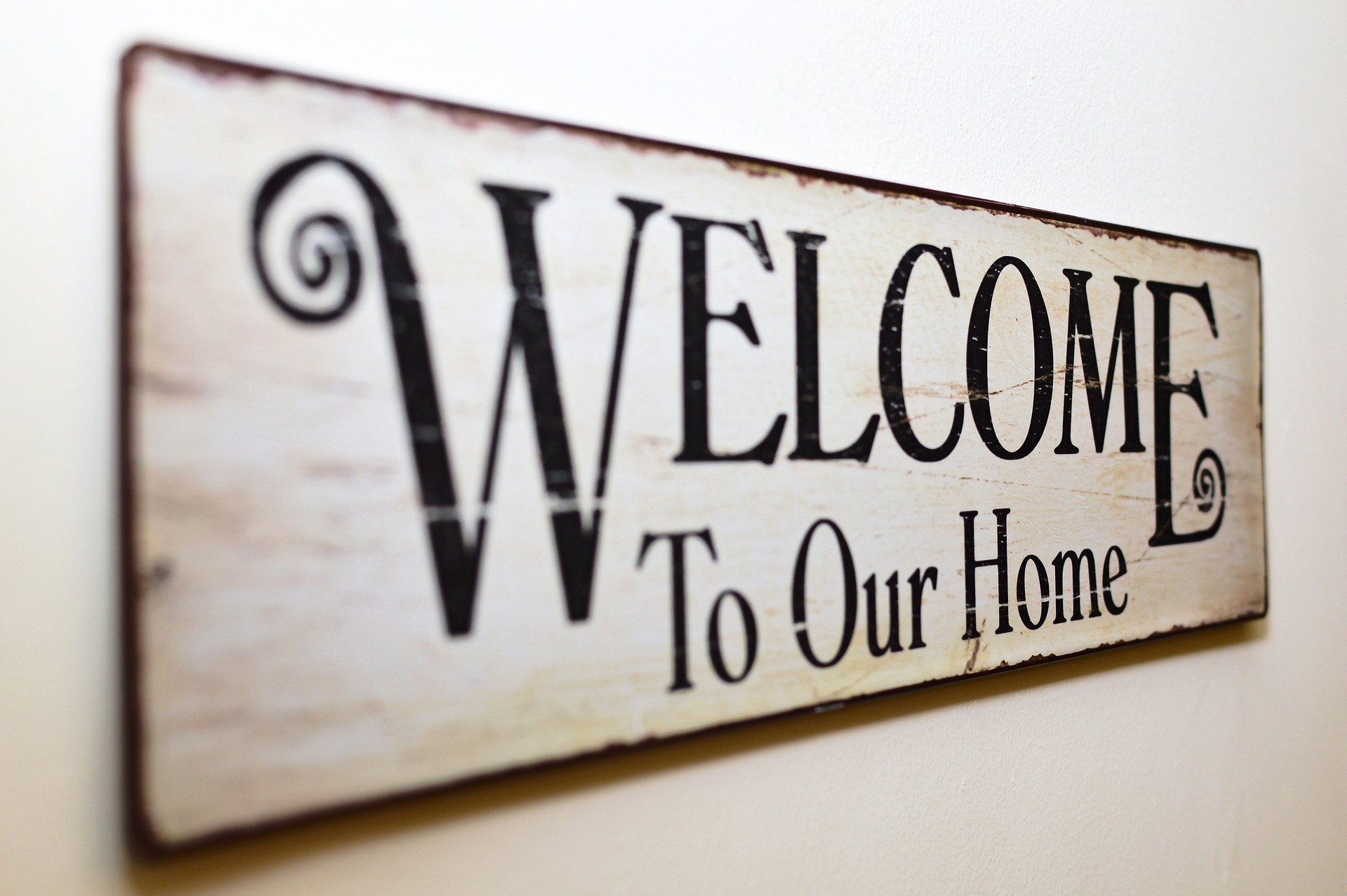 welcome-to-our-home-g8415eb39e_1920.jpg