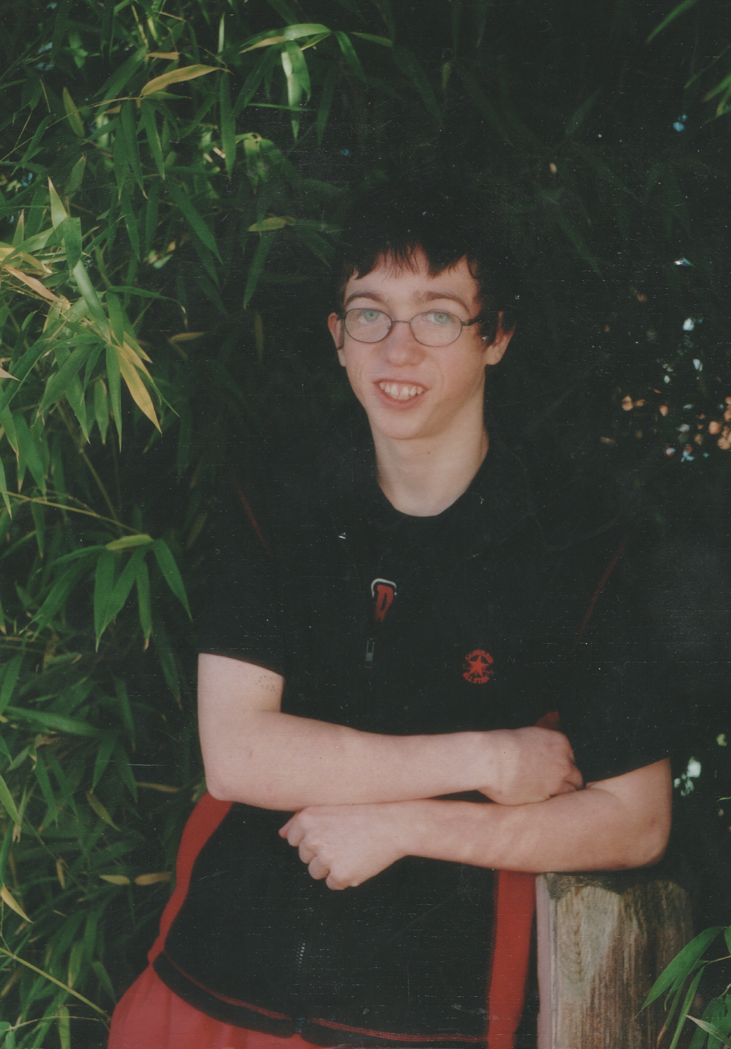 https://images.hive.blog/DQmfFKji4Y3BHTPxYqA15fyMgitXRCe7ZmEad5R5iQKBjCv/2003-2004%20-%20Senior%20Photo%20-%20Joey%20Arnold%20-%20FGHS.png