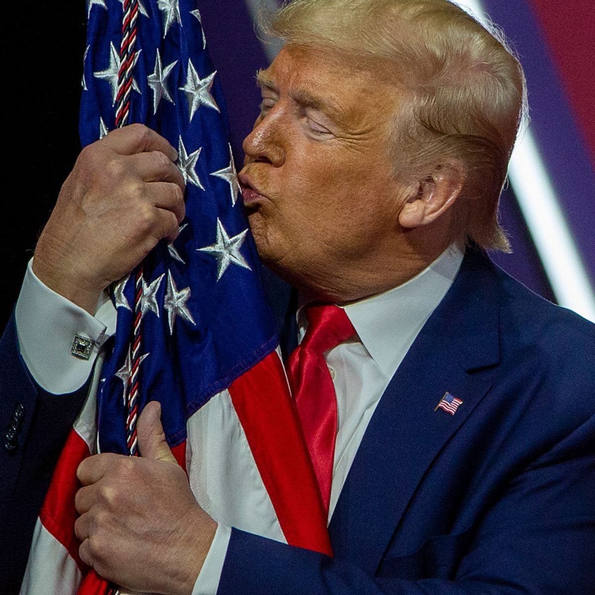trump_kiss_flag.jpg