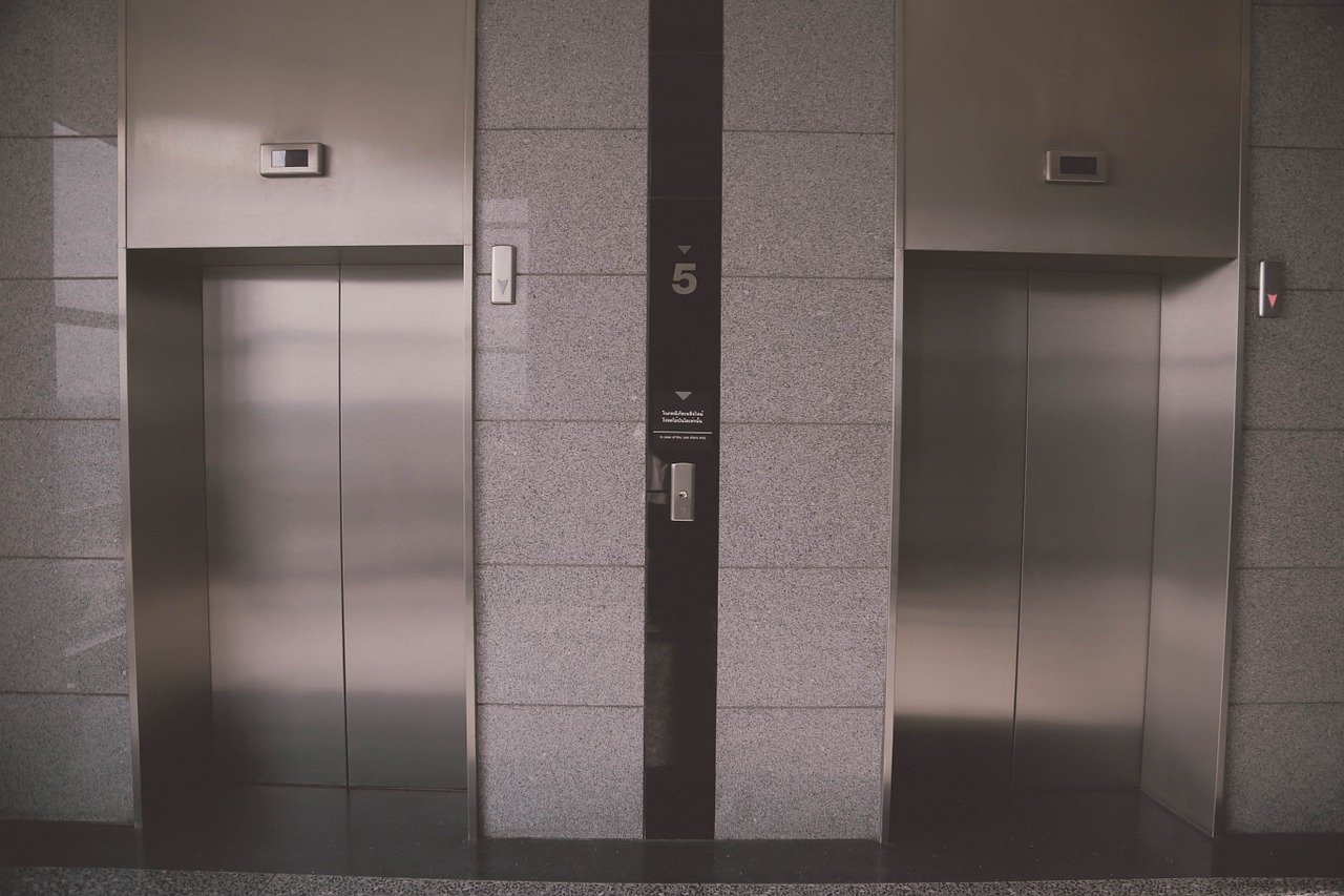 elevator-939515_1280.jpg