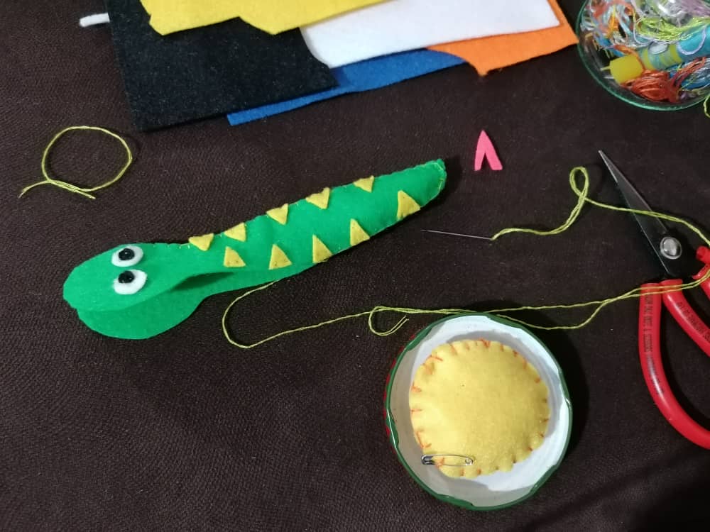 diy-felt-snake (15).jpeg