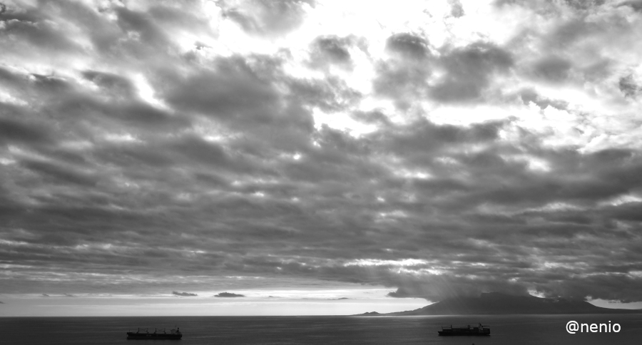 clouds-bay-002-bw.JPG