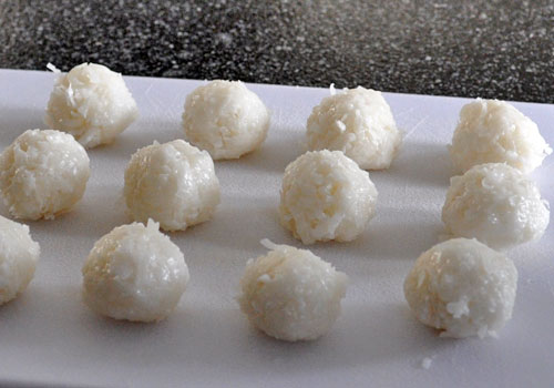 r_chocolate_covered_coconut_balls3.jpg