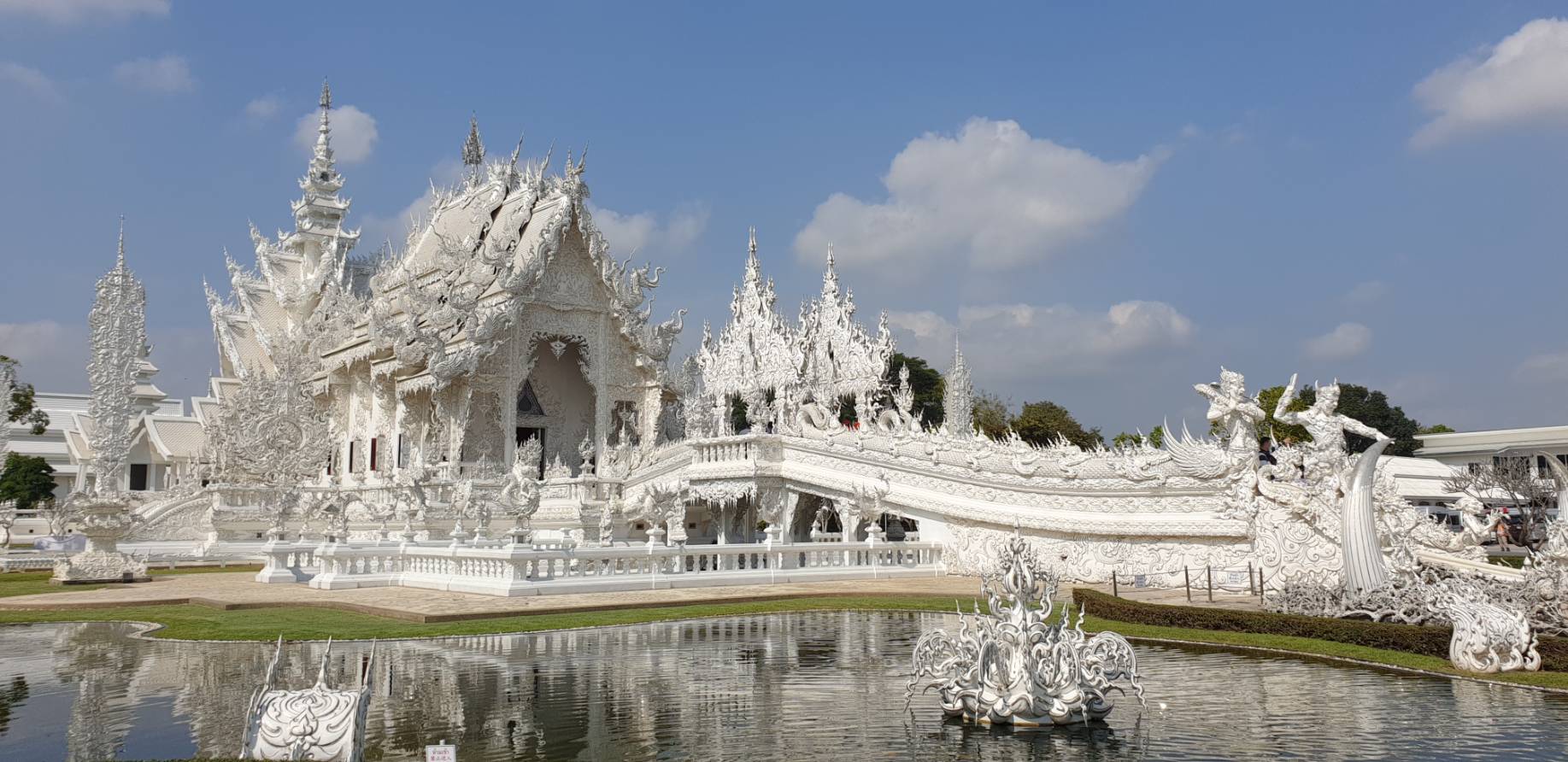 Wat Rong Khun4.jpg