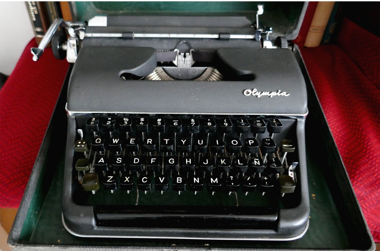 Olympia-black.jpg