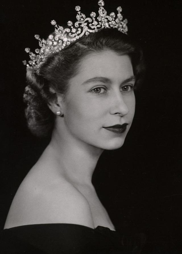 Queen Elizabeth FcJsN-sXwAMZkBQ.jpeg