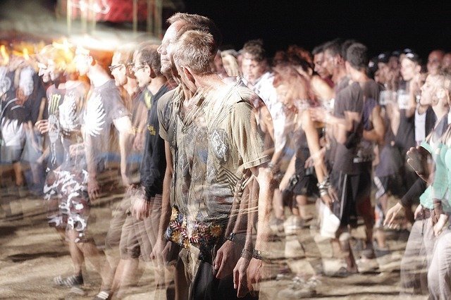 crowd-of-people-1209630_640.jpg