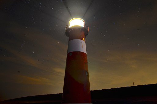 lighthouse-1031436__340.jpg