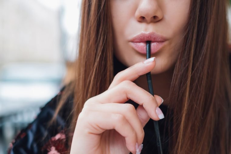 6-Things-That-Happen-to-Your-Body-When-You-Use-a-Straw-2-760x506.jpg
