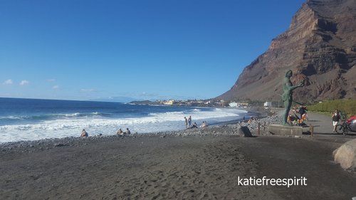 Fun With The Waves On Playa Del Ingles In Valle Gran Rey Travelfeed