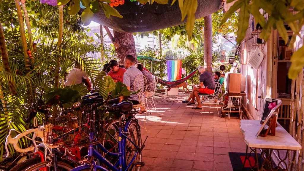 Cuba-Libro-patio-Condor-16-1024x577.jpg