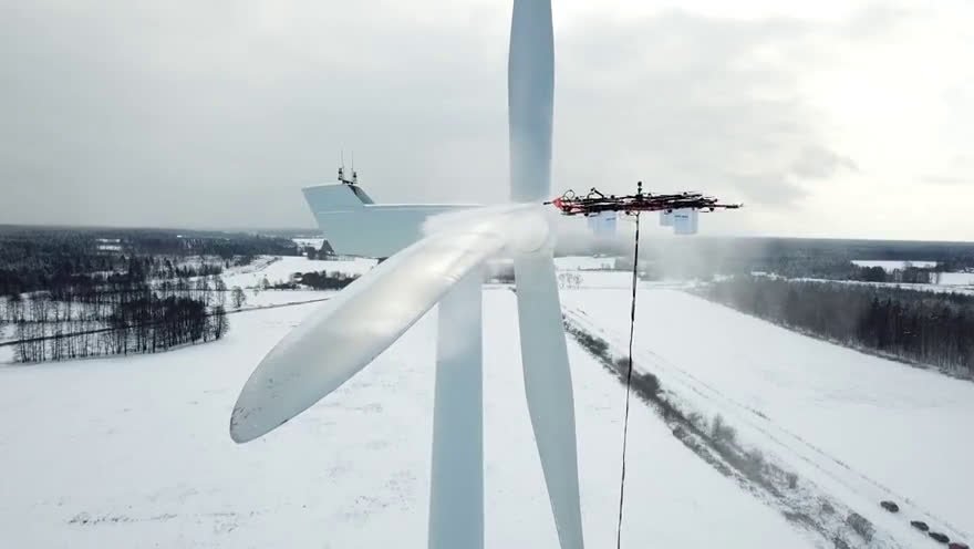 AERONES Wind Turbine Cleaning clip.mp4