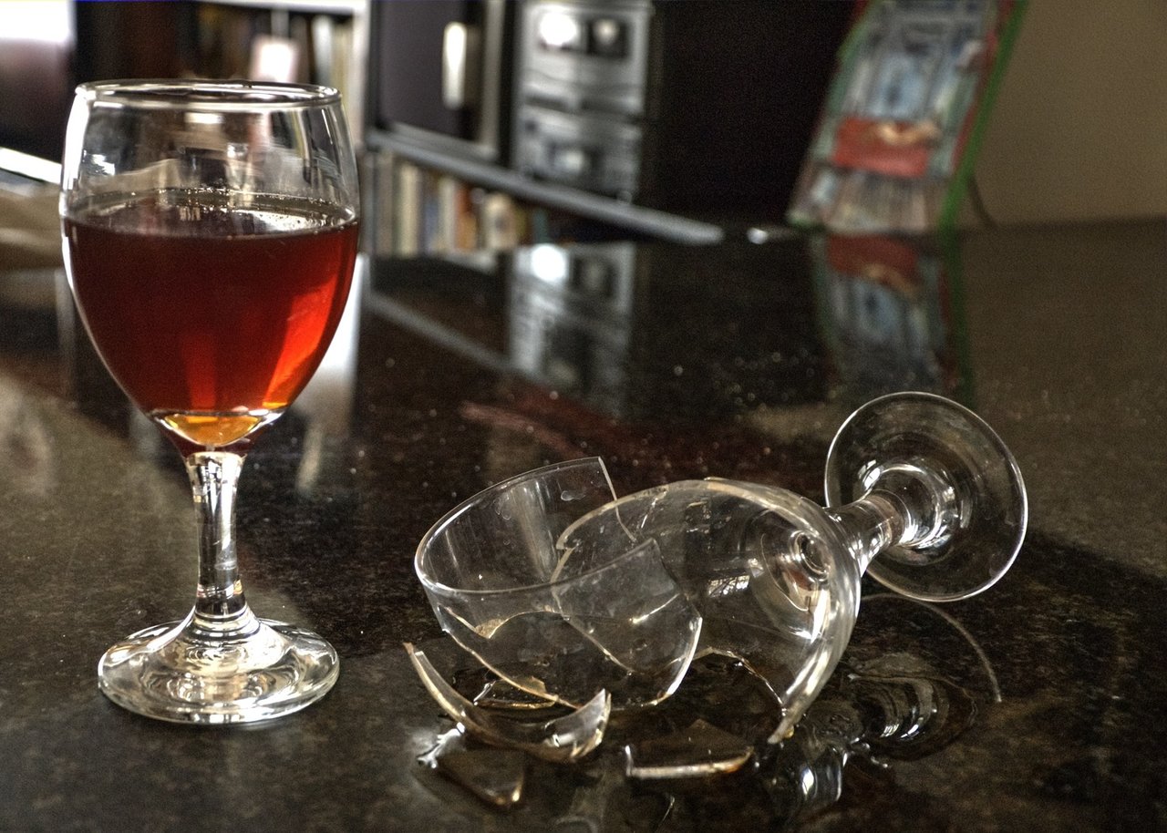 wine-glass-broken-drink-wine-glass-waste-1029106-pxhere.com.jpg