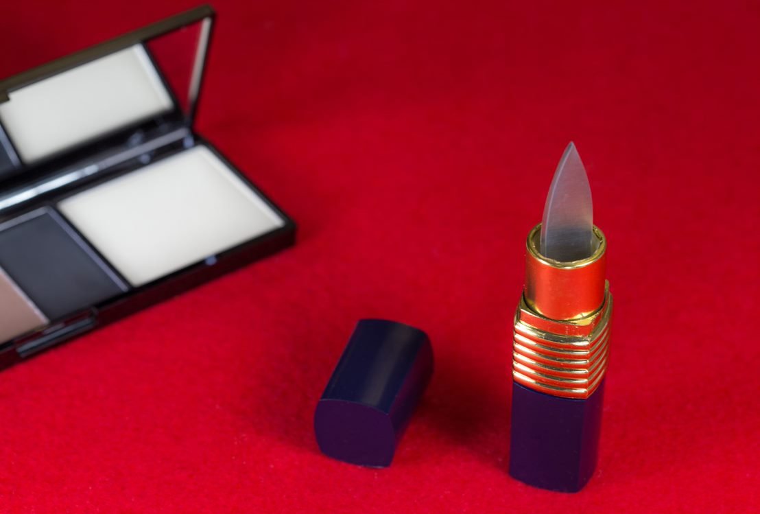 hidden-lipstick-knife.jpg