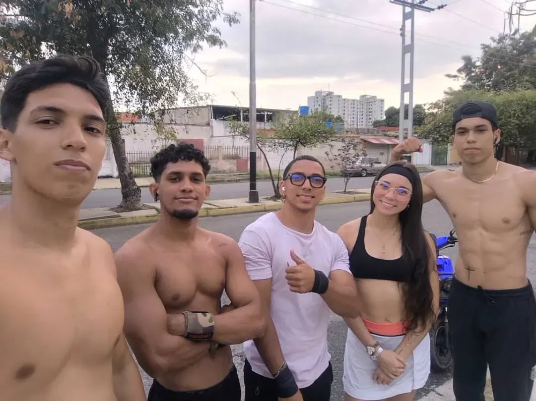 vZBkCTg9YZC7lnjU_1000947104.webp