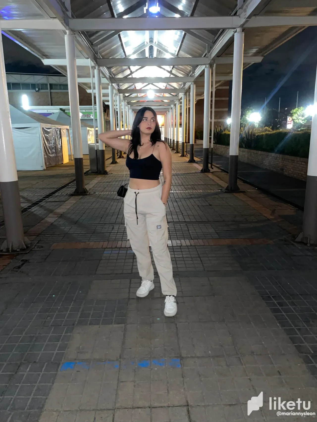 clvy8b9380022z1sz85g64ir5_1000147943.webp