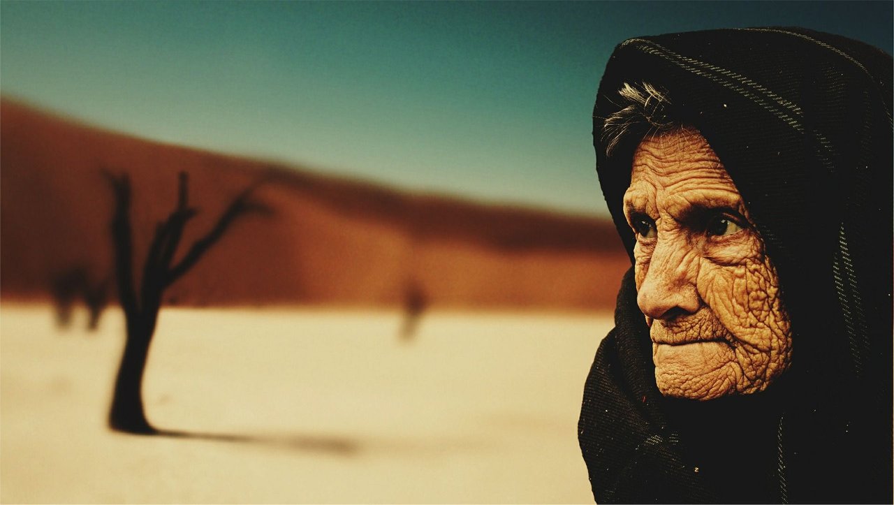 old-woman-g980192424_1920.jpg