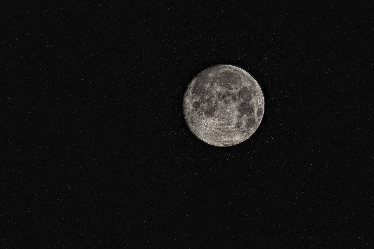 moon-416973_1280.jpg