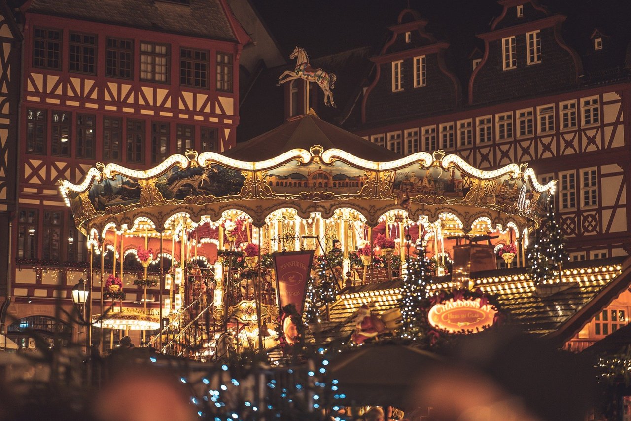christmas-market-g40017d8bb_1920.jpg