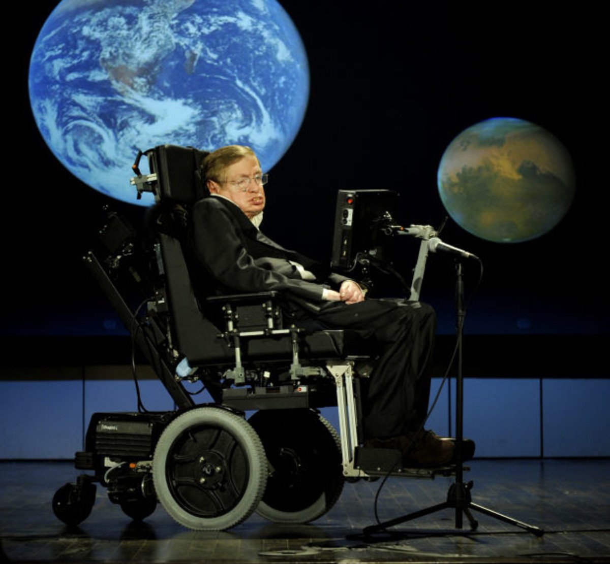 stephen-hawking-getty-imagesjpg.jpg
